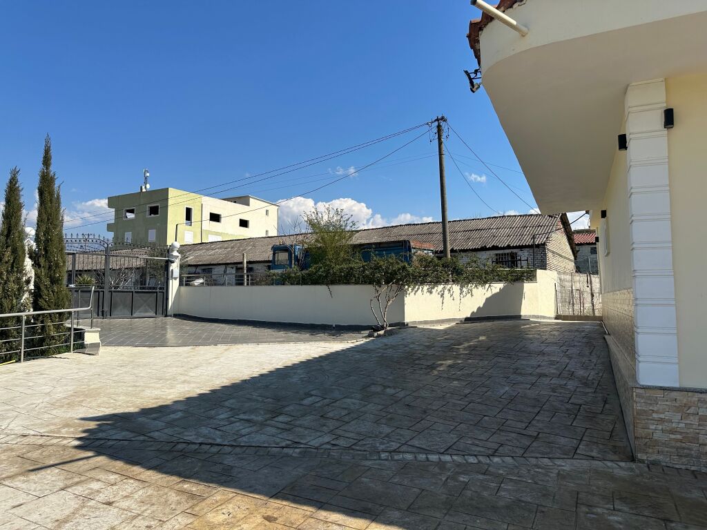 Private House for Sale - Tapizes Lake