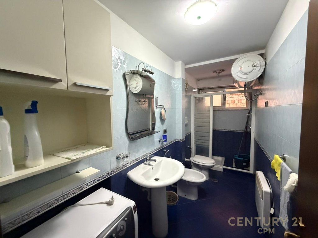 Jepet me qira apartament 2+1 në qendër të Tiranës