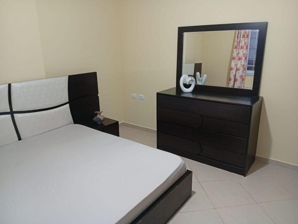 Jepet me Qera Apartament 2+1 me dy Tualete ne Astir,
