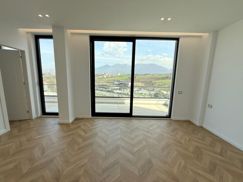 🏡 Vilë Luksoze me Pishinë për Shitje – Mjull Bathore, pranë TEG