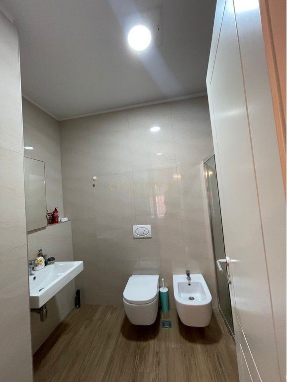 Appartamento 2+1+2 con posto auto in affitto nel complesso Delijorgji