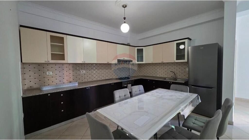 🏡 Apartament 2+1+2 për Qira – Vlorë