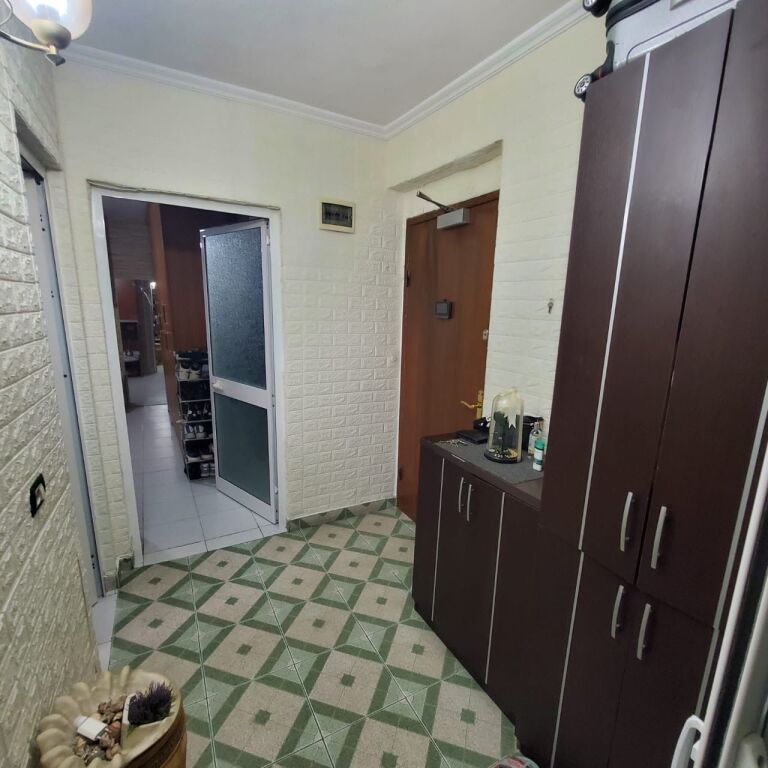 Apartament 1+1, Siri Kodra!