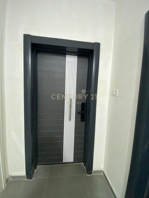 SHITET APARTAMENT NE VIJE TA PARE ME DETIN TEK MALI I ROBIT