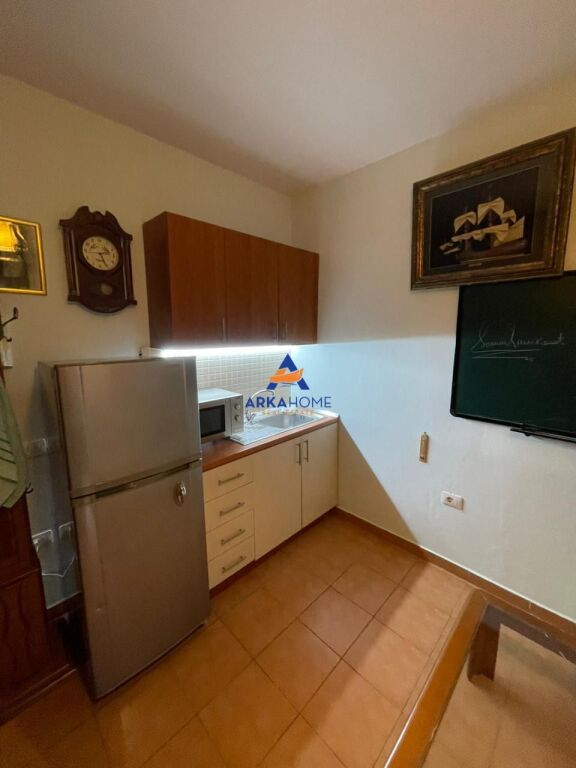 JEPET GARSONIERE ME QERA 30M2 "KODRA E DIELLIT" 30.000 LEKE ( 40.000 LEKE ME POST PARKIMI)
