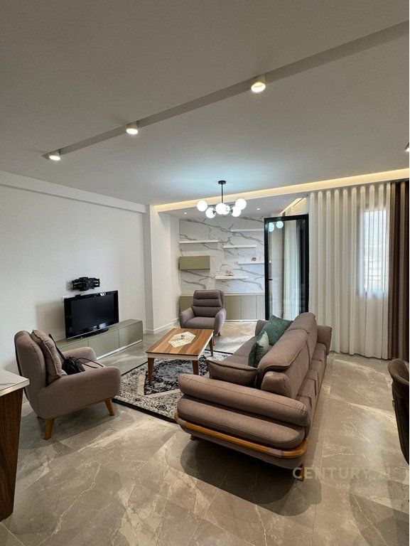 APPARTAMENTO 2+1+2 IN AFFITTO AL NUOVO MERCATO