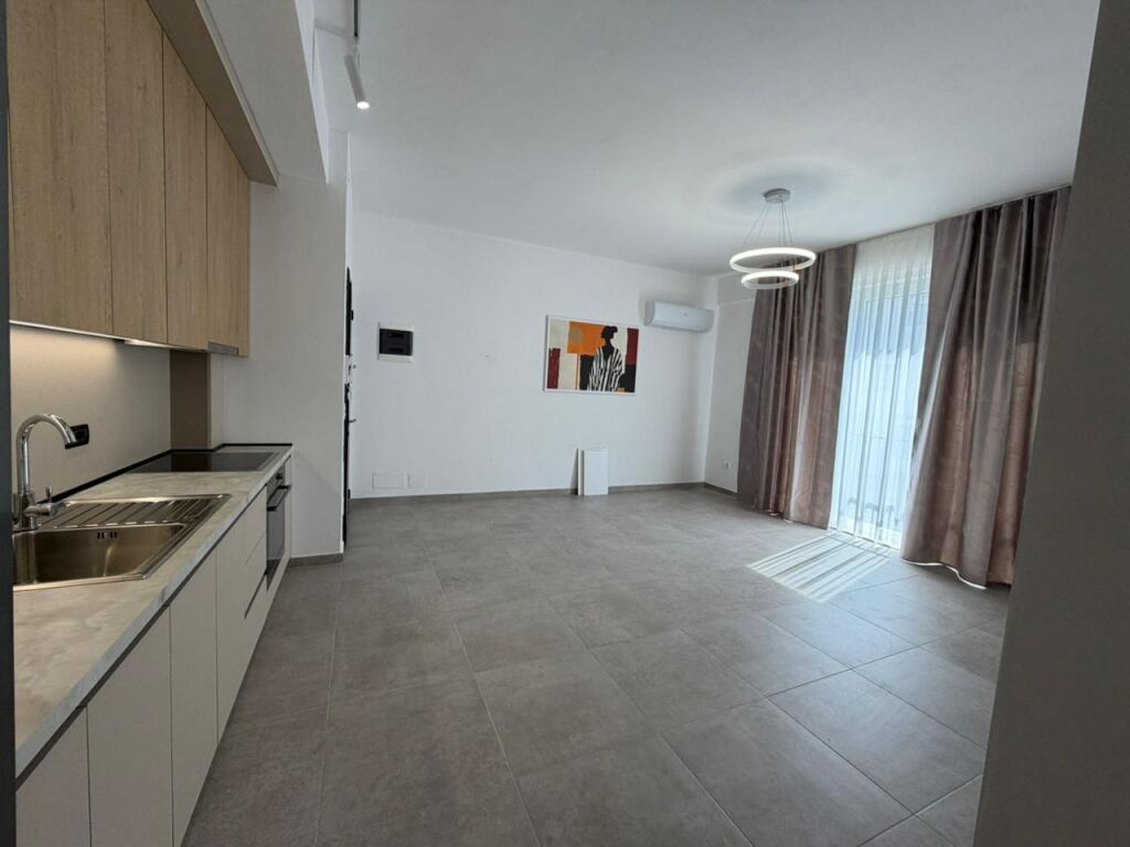 📢 In affitto – Appartamento 2+1  📍 Zona: 5 Maji, Tirana💶 Prezzo: 400€/mese