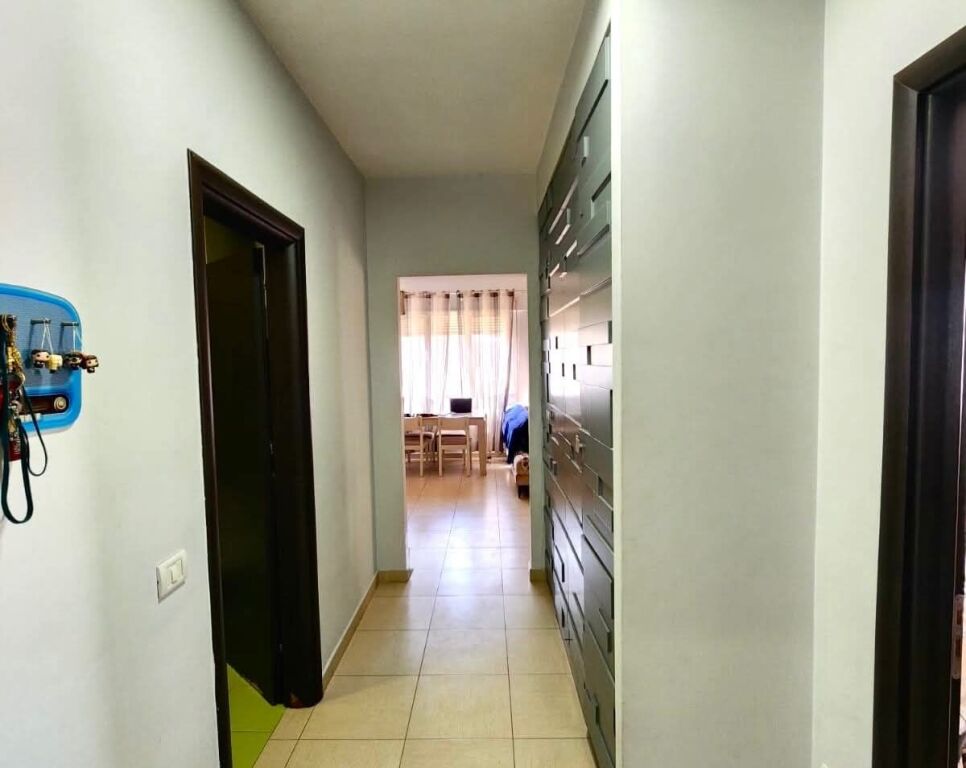 Shitet apart 2+1 te Kristal Center Komune Parisi