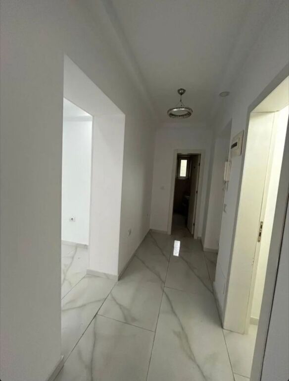🏠 Jepet me Qera: Amb. 50m² (📍QSUT - Rr. Dibrës )🔥 Super vendndodhje || Buzë Rruge ✨️ 50,000 lekë / Muaj 💶💶