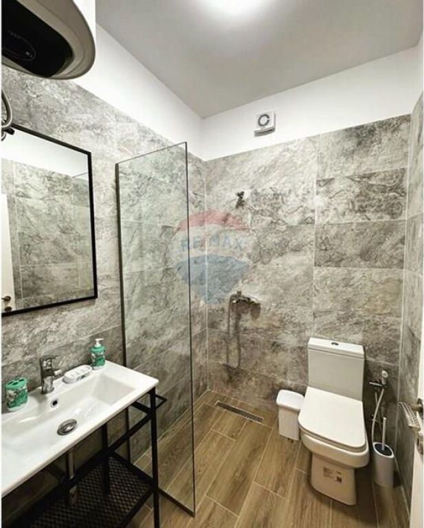 🏡 Apartament 1+1 me Qira – Lungomare, Vlorë