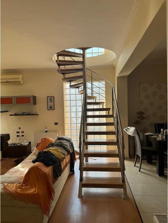 SARANDË, SHESIM OBJEKT 4- KATËSH ME PAMJE NGA DETI 1,700,000 €