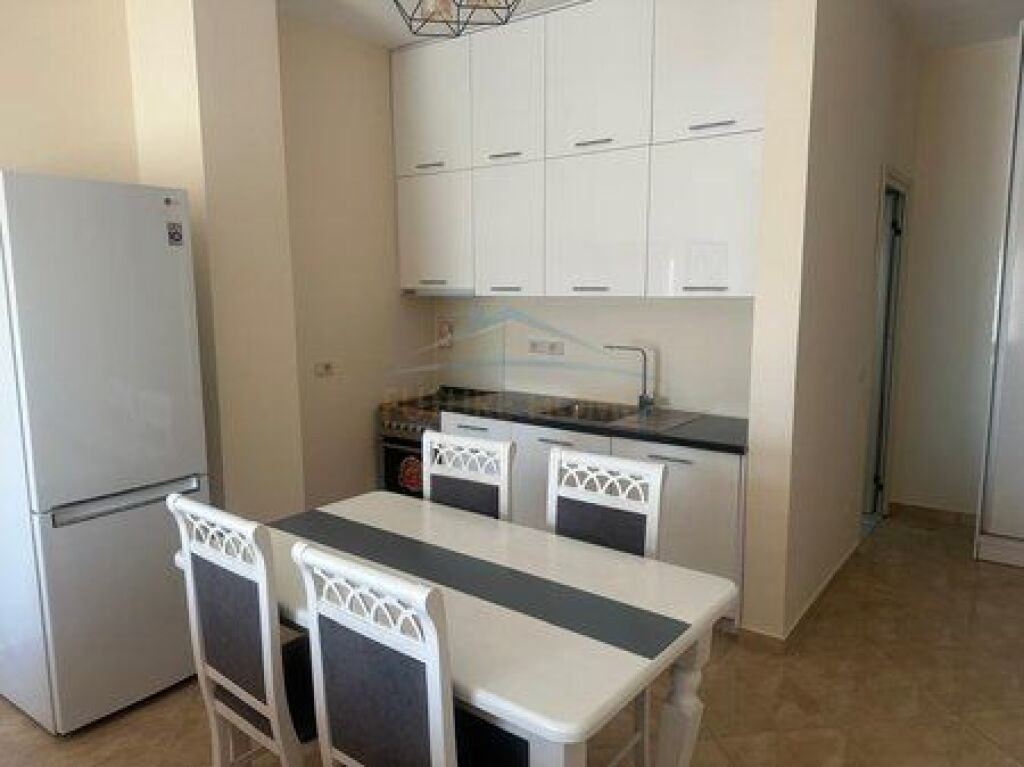 Shitet, Garsoniere, Uje te Ftohte