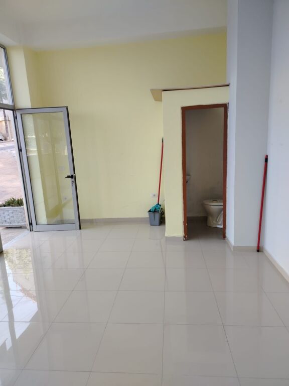 Shitet ambient komercial  - 25 m²  - 75,000 €