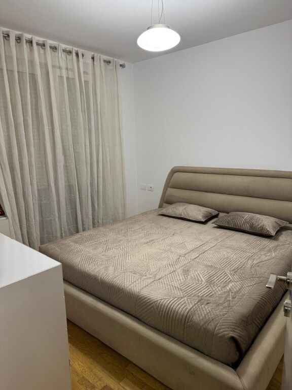 Shesim Apartament 2+1+Parkim te rrugice e Sales!!