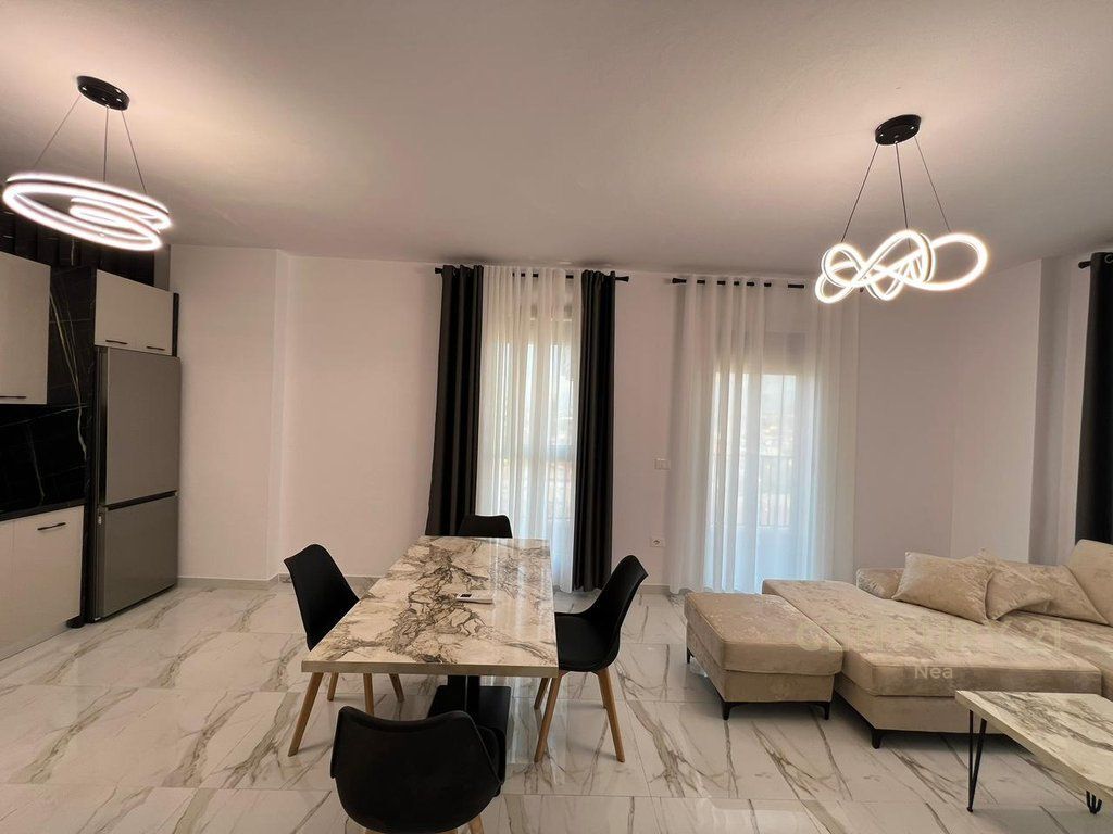 Apartament 2+1+2 me post parkimi me qira tek Trio Tower, në zonën e Don Boskos