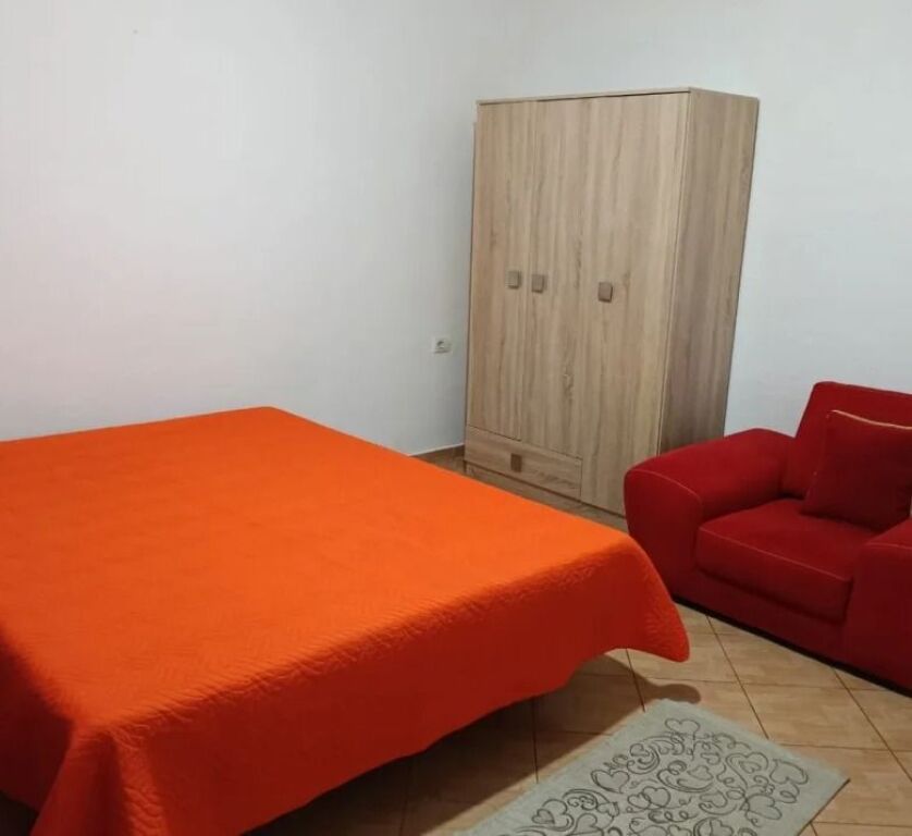Qera | Shtëpi private 2 + 1 | Fabrika e Miellit | 350 €/muaj