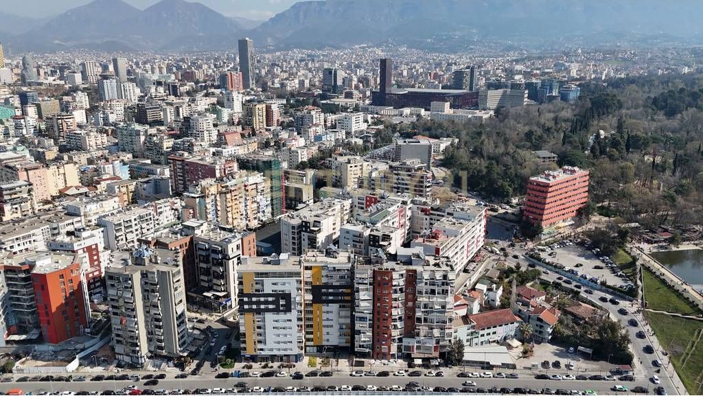 EKSKLUZIVE SHITET APARTAMENT 2+1+2 ME POST PARKIMI NË RRUGËN E KOSOVARËVE! 380,000 € Sip. Totale  92m2