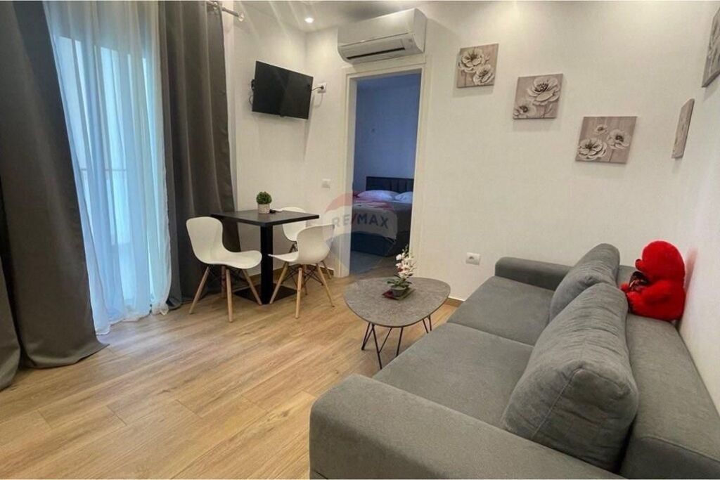 🏡 Apartament 1+1 me Qira – Lungomare, Vlorë
