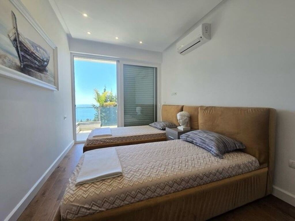 Vile individuale per shitje 📍Dhermi