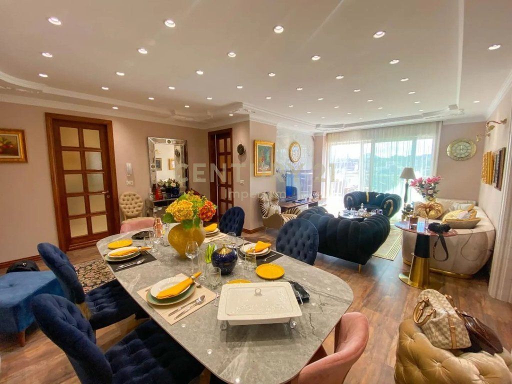 Appartamento 3+1+2 balconi + guardaroba separata in affitto a Bllok! 2.000 € /mese Sup. Totale 138m2