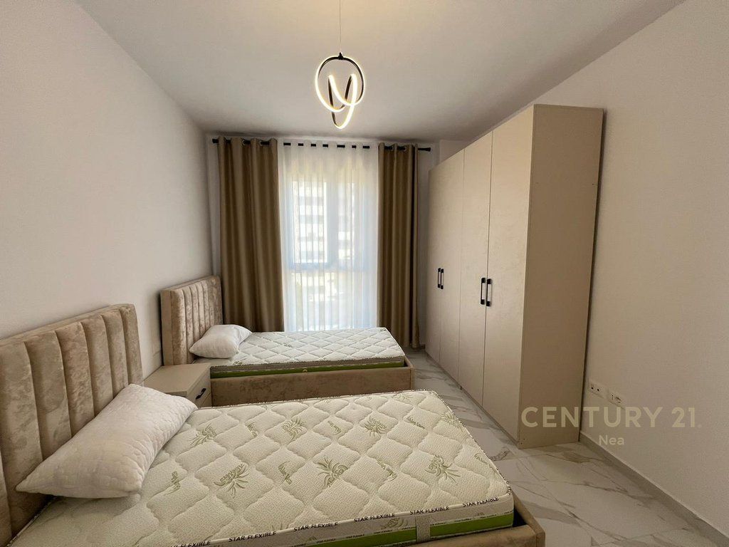 Apartament 2+1+2 me post parkimi me qira tek Trio Tower, në zonën e Don Boskos