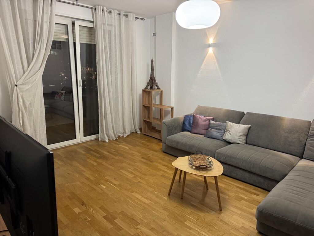 Shesim Apartament 2+1+Parkim te rrugice e Sales!!