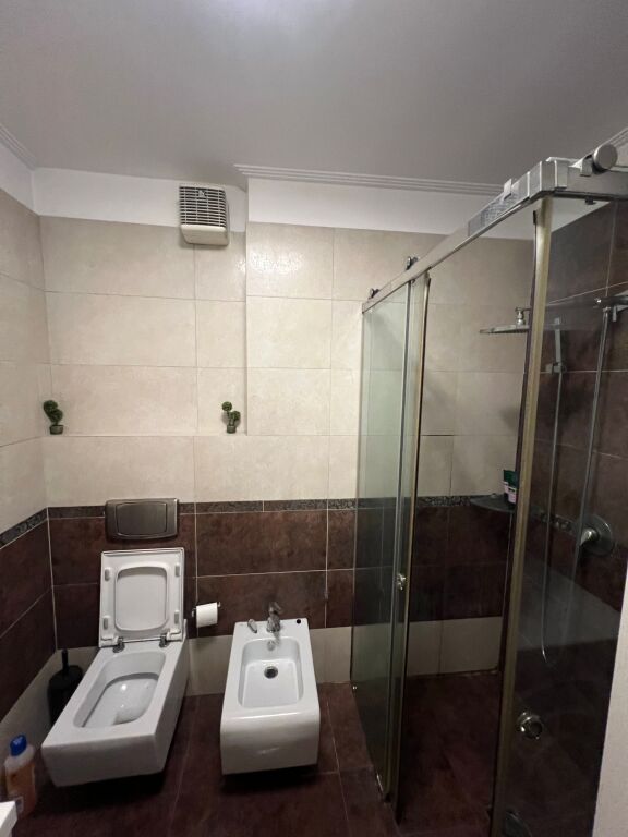 Shitet 1+1 te Liqeni Thatë