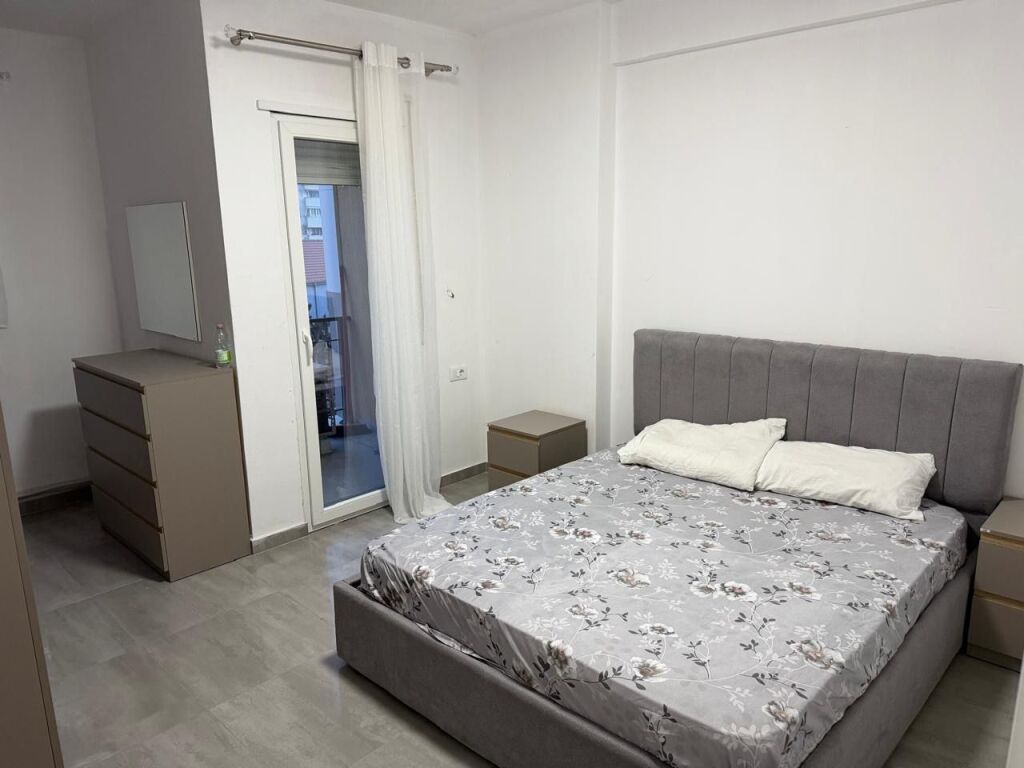 1+1 In Affitto, Piazza Shqiponja, Arredamento Nuovo