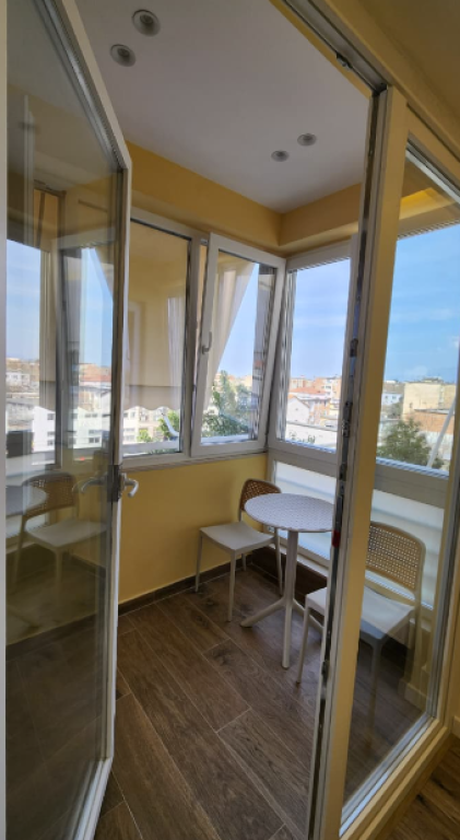 🏡 APARTAMENT 1+1 ME QIRA – PRANË UNIVERSITETIT MESDHETAR  