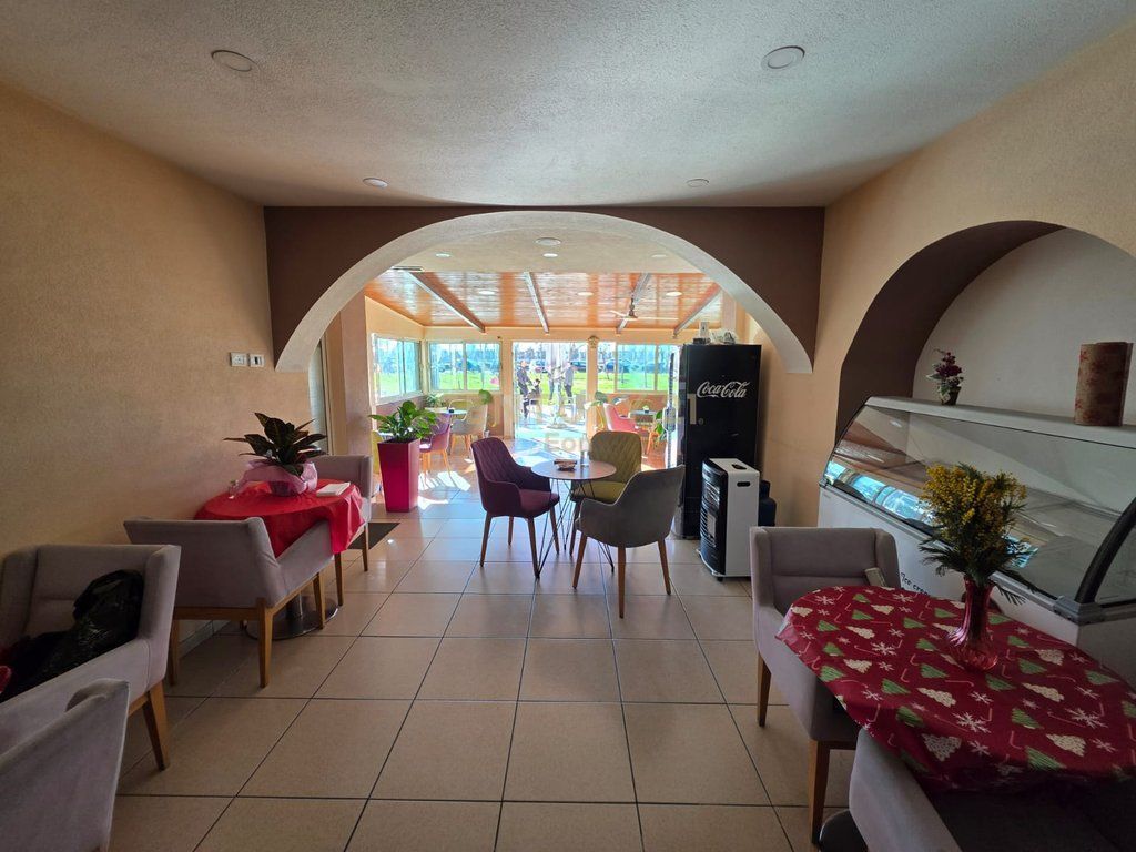 WE SELL BUSINESS PREMISES BAR/LOCAL DURRES !