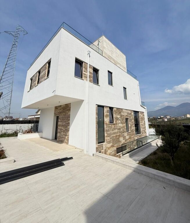 🏡 Villa di Lusso con Piscina in Vendita – Mjull Bathore, vicino a TEG