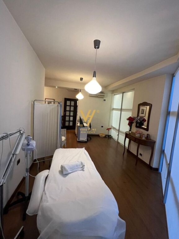 JEPET AMBIENT BIZNESI 100 M2 ME QIRA TE ISH EKSPOZITA 120.000 LEKE