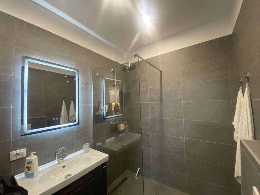 Tirane, apartment 1+1 for rent Floor 10, 64 m² 700 € (Ali Demi)