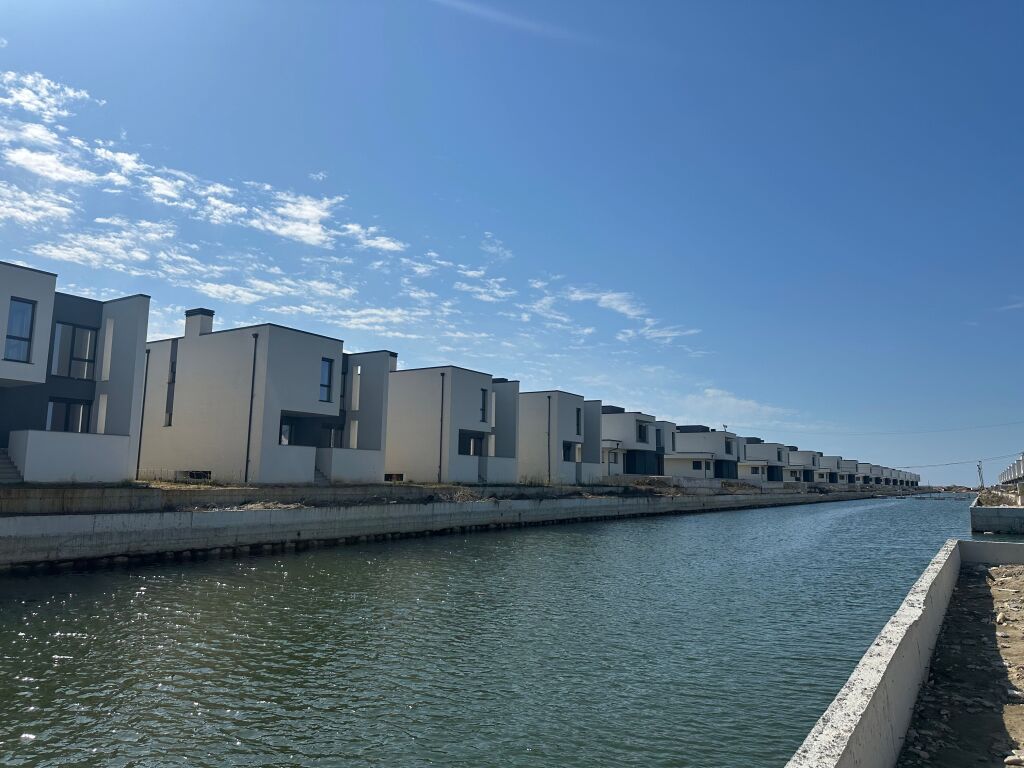 Vila ne Shitje Turquoise Marina