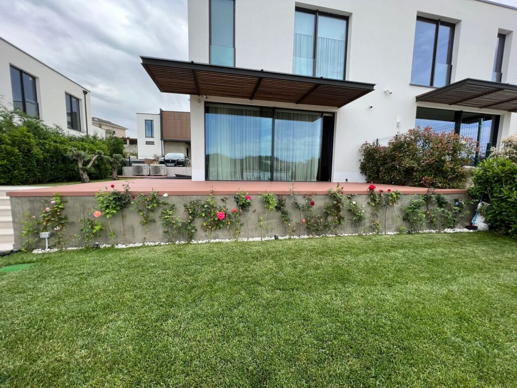 VILLA DI LUSSO SU 3 PIANI IN VENDITA VICINO A TEG