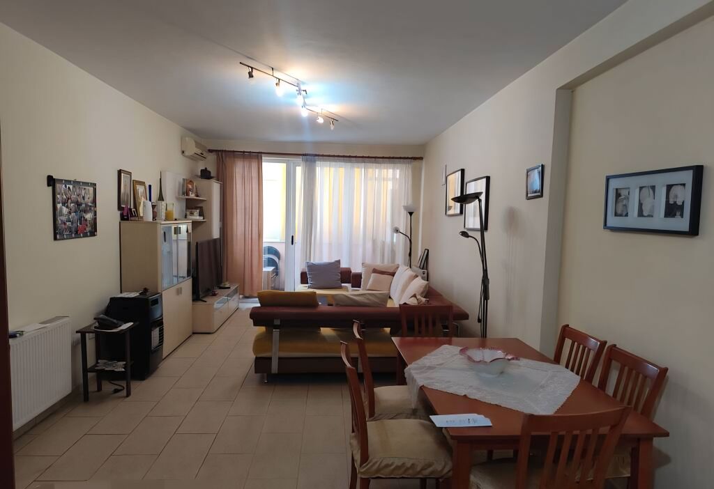 Shitet apartament 2+1 tek Komuna e Parisit.