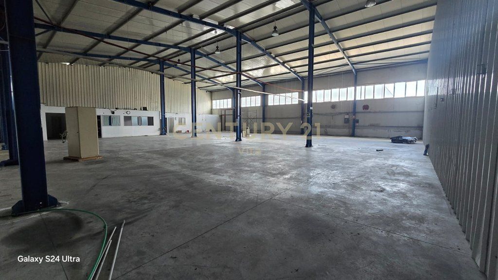 Magazinë me Qira në Autostradën Durrës-Tiranë 770m2