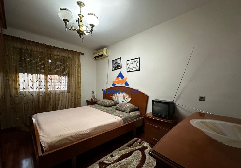 JEPET APARTAMENT ME QERA 2+1+BALLKON "RRUGA FORTUZI, QENDER" 700 EURO