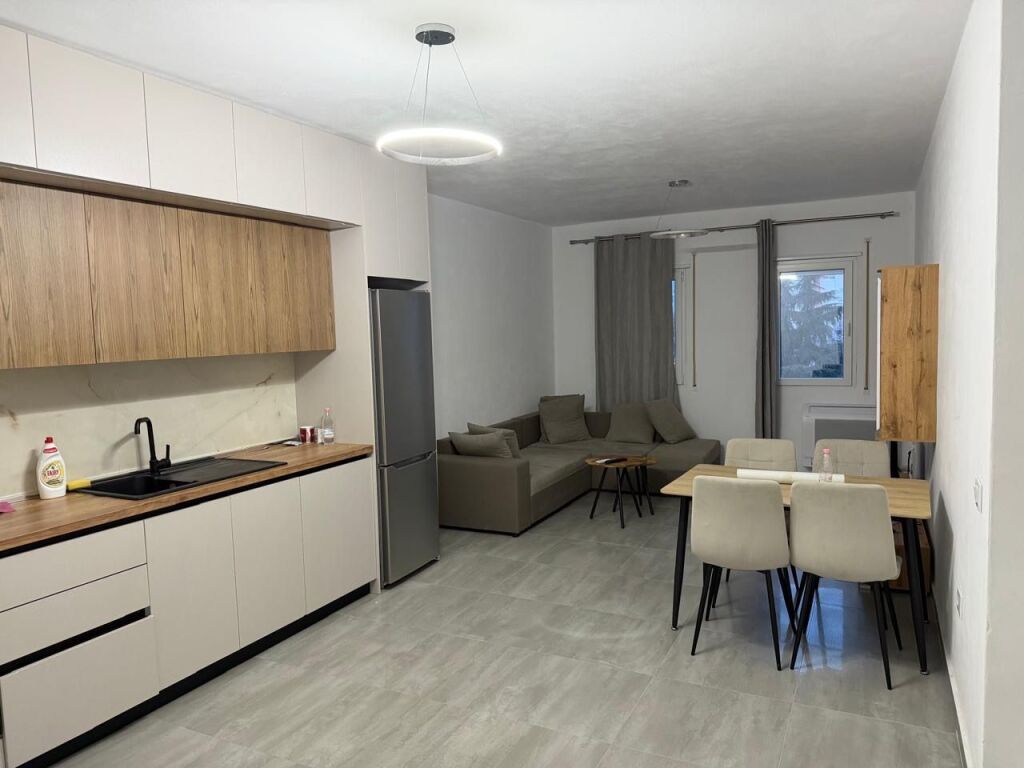 1+1 In Affitto, Piazza Shqiponja, Arredamento Nuovo