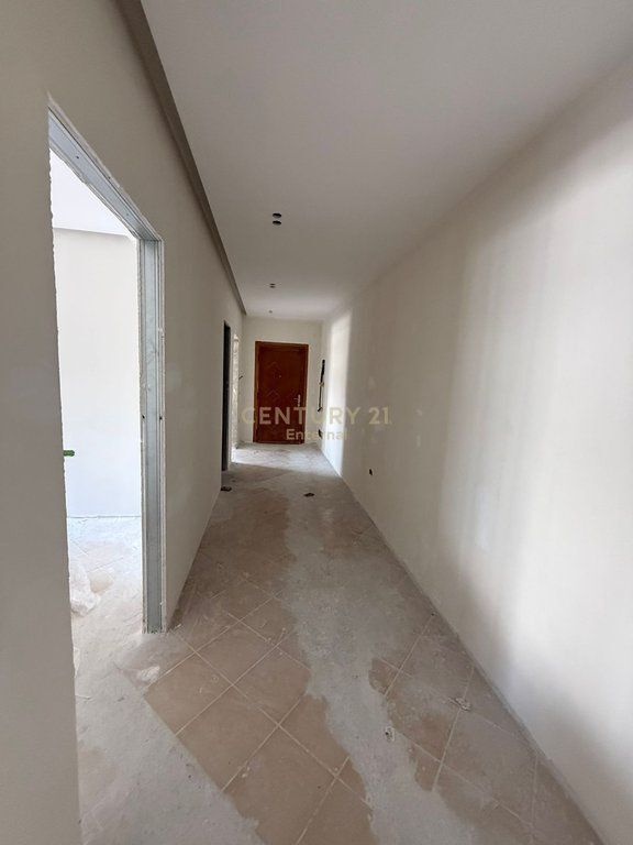 Fresk - Shitet 2+1+ Verande