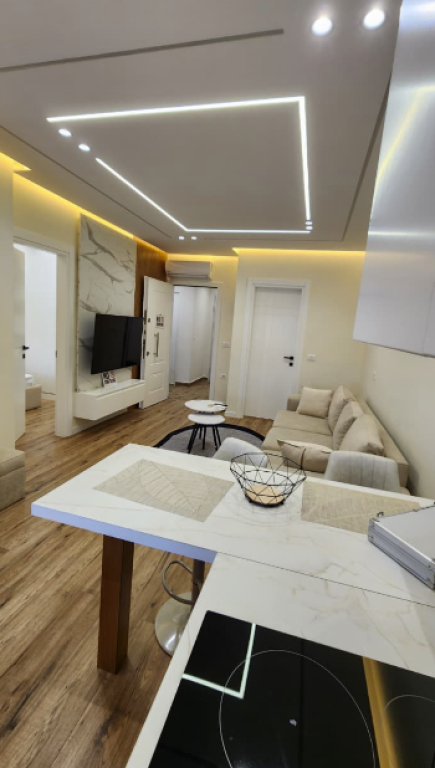 🏡 APARTAMENT 1+1 ME QIRA – PRANË UNIVERSITETIT MESDHETAR  