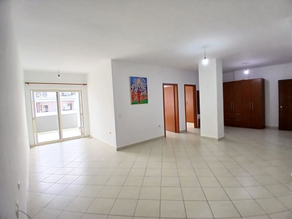 Affittasi Appartamento 2+1+1 con Balcone