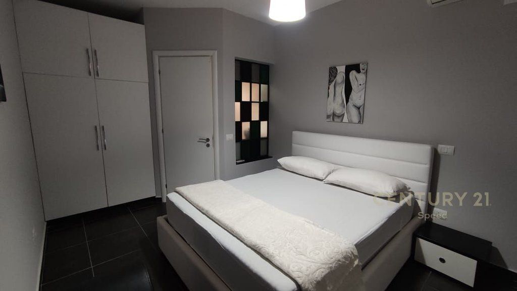 Shitet Garsoniere e përshtatur si 1+1 në Don Bosko!! 105,000 €