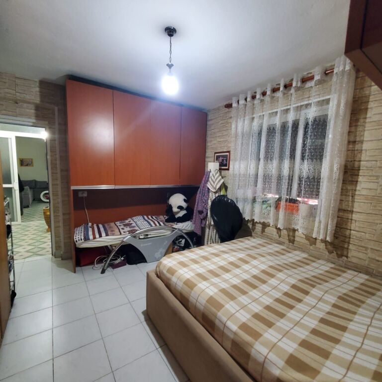 Apartament 1+1, Siri Kodra!