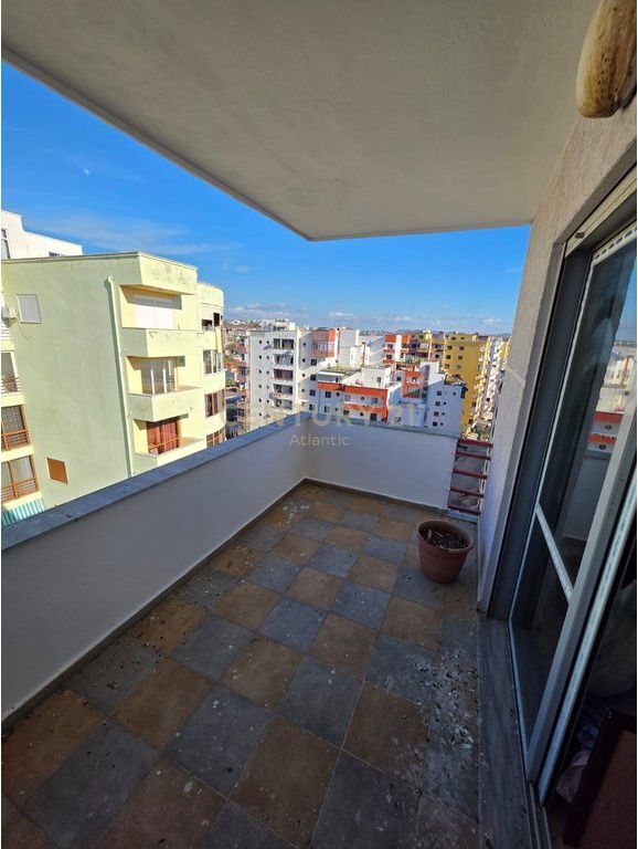 VENDESI APPARTAMENTO 2+1+2 BAGNI +2 BALCONI SULLA SPIAGGIA FERROVIARIA DI DURAZZO! 135.000 €