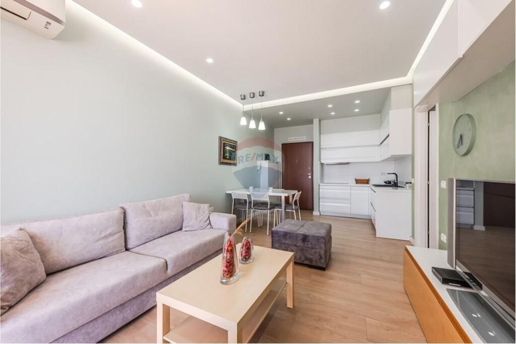 🏡 Apartament 1+1 për Qira – Lungomare, Vlorë