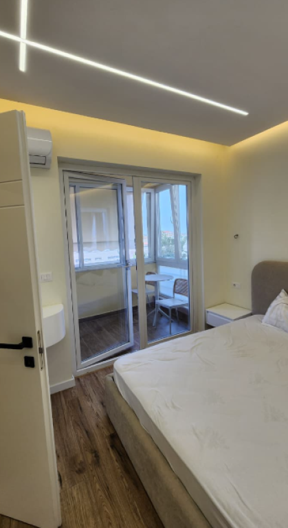 🏡 APARTAMENT 1+1 ME QIRA – PRANË UNIVERSITETIT MESDHETAR  