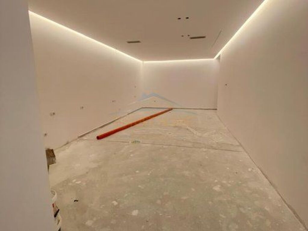 Shitet Apartament tek Ish Kombinati i Peshkut, Vlore