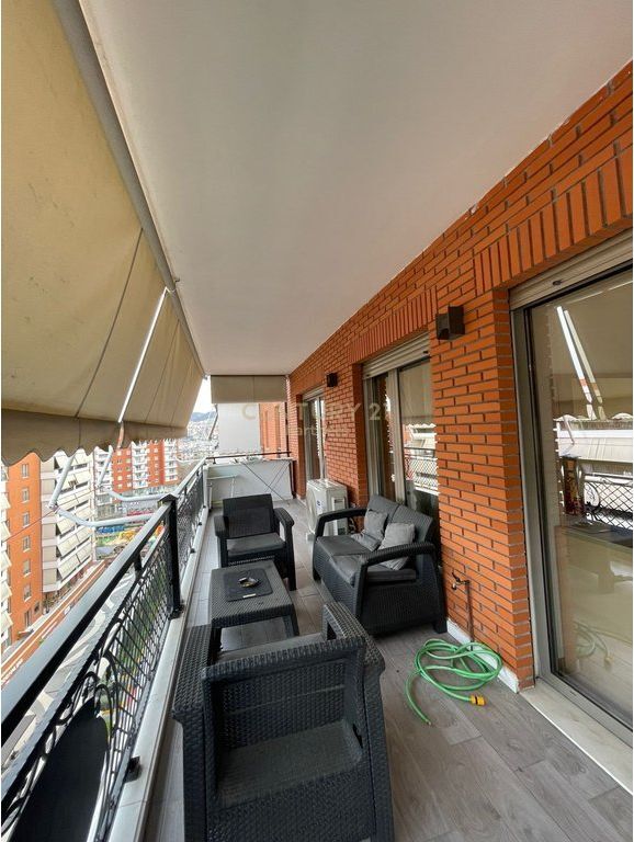 Appartamento 2+1+2 con posto auto in affitto nel complesso Delijorgji