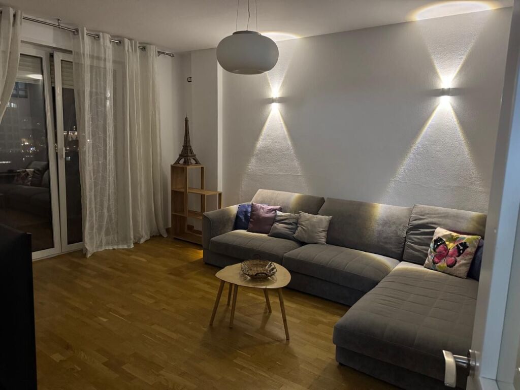 Shesim Apartament 2+1+Parkim te rrugice e Sales!!